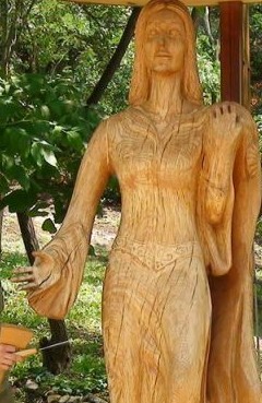 Szûz Mária szobor új ruhát kap